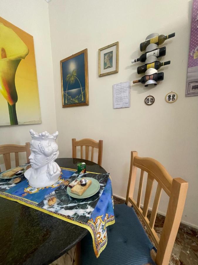 Maya's Close To Ballaro Market And Station Appartamento